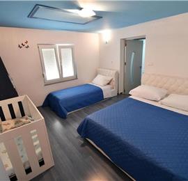 3 Bedroom Villa with Pool & Tennis Court near Sinj, sleeps 8